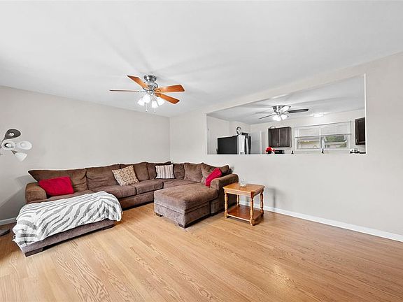 3rd image of 720 Redwing Dr