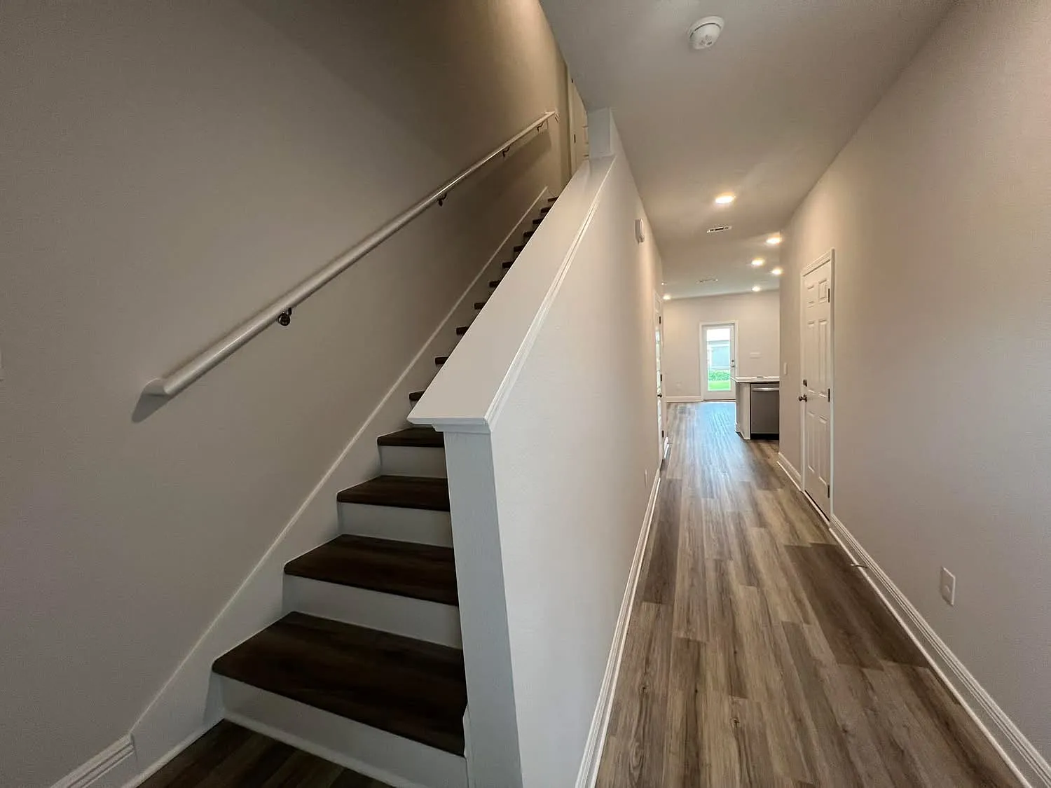 3 bed, 2.5 bath, 1537 sqft, $2,400 — Photo 2