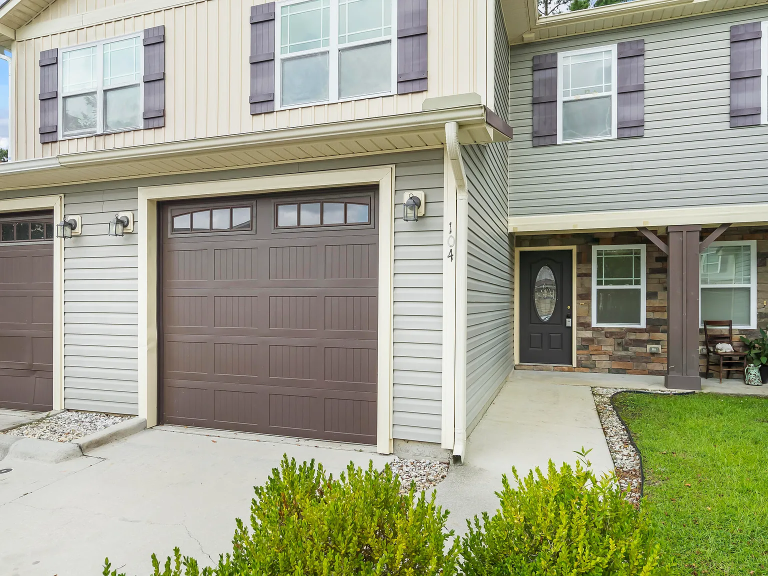 2 bed, 2.5 bath, 1421 sqft, $1,450 — Photo 1