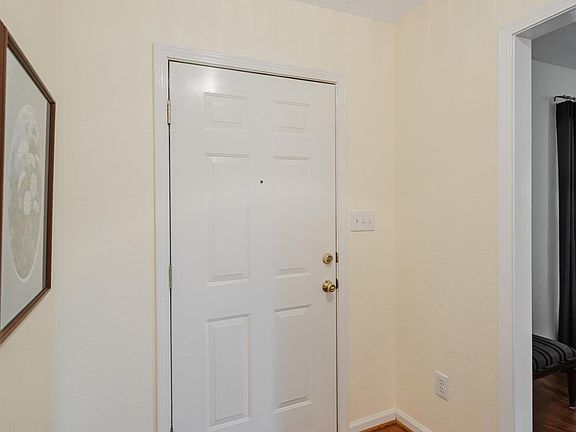 5th image of 530 Laurel Woods Trl