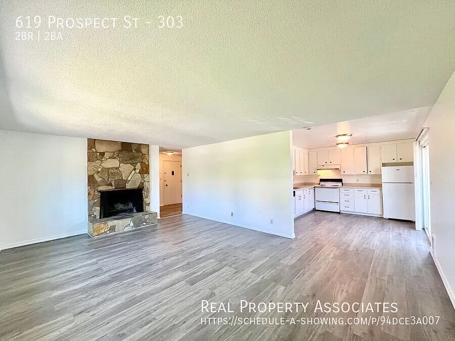 Top Floor Corner 2-Bedrom/1.75-Bathroom Unit Available - Parking Spot Included AND Space Needle V... — Photo 3