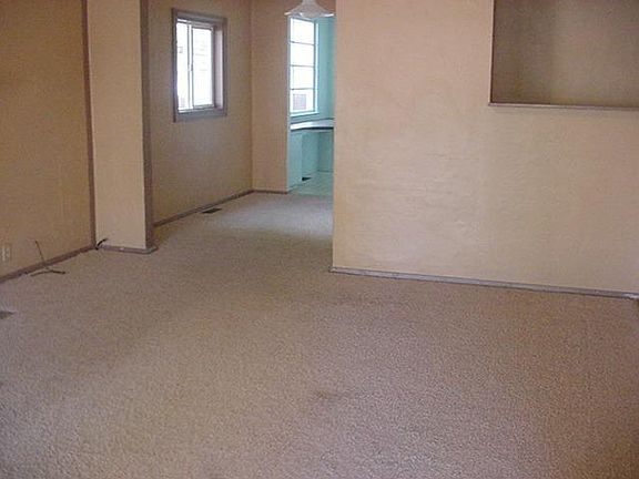 4th image of 823 Beekman Ave