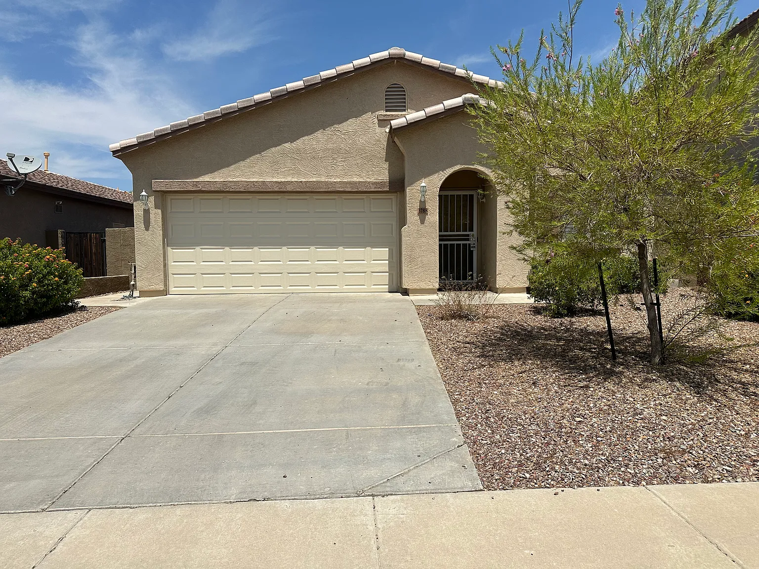 4 bed, 1916 sqft, $2,398 — Photo 2