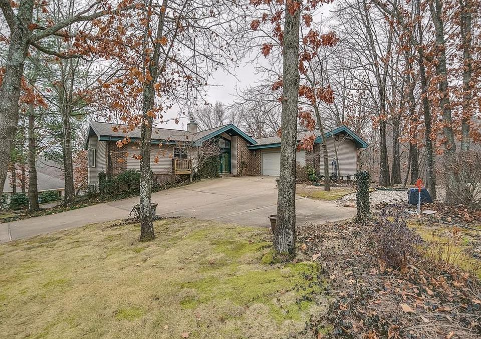 1st image of 6 Lois Ln