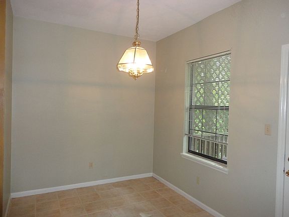3rd image of 912 Marys Dr APT A