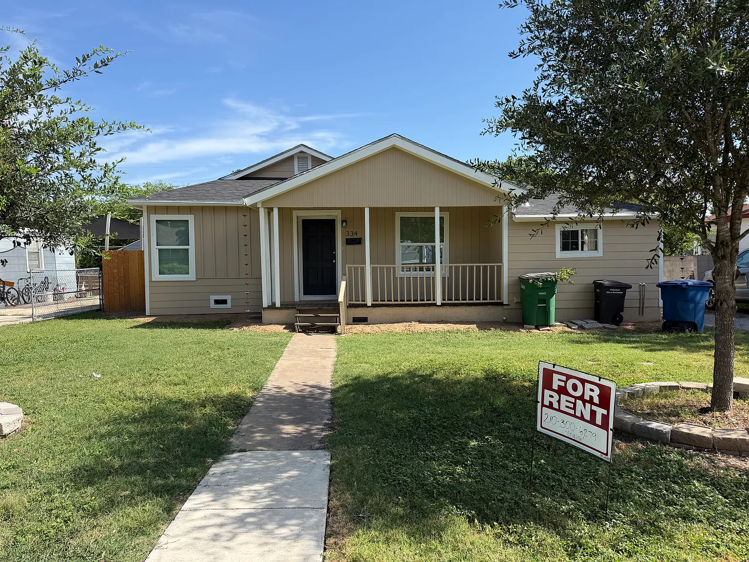 3 bed, 1250 sqft, $1,995 — Photo 1