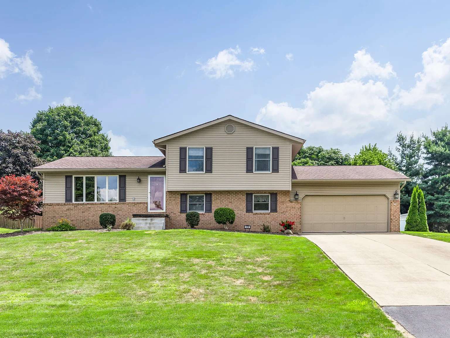 3356 Mehaffie Dr NE photo 1