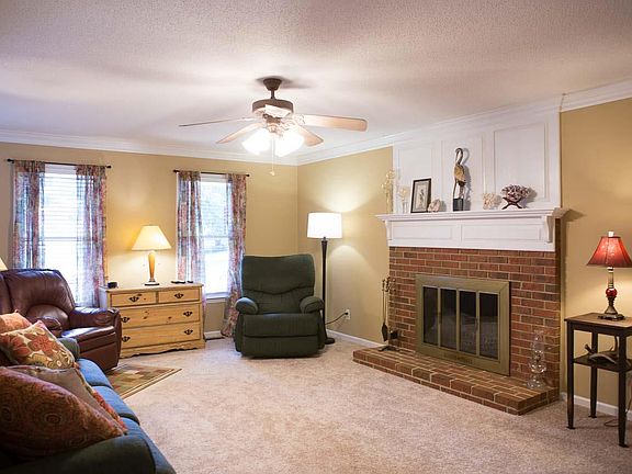 2nd image of 157 Poplar Knoll Dr