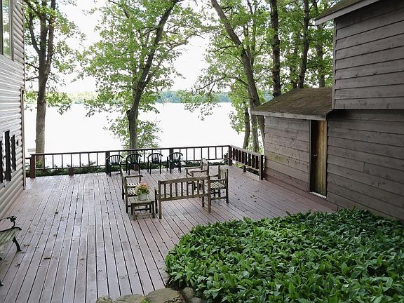 2nd image of 1711 S Deer Lake Cir