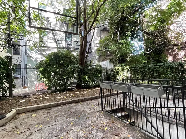 325 Putnam Avenue image 14 of 15