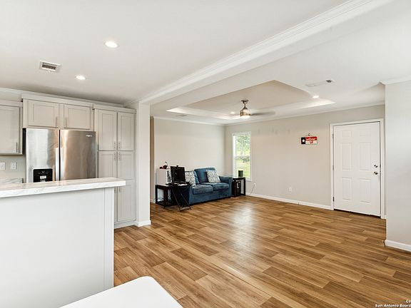 3rd image of 129 Cordell Oaks Blvd