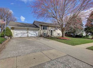 1605 Springdale Dr, Clinton, IA 52732