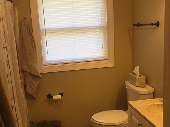 Bath 1 with Shower/Tub