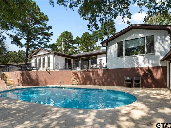 2002 W Lake Dr, Gladewater, TX 75647