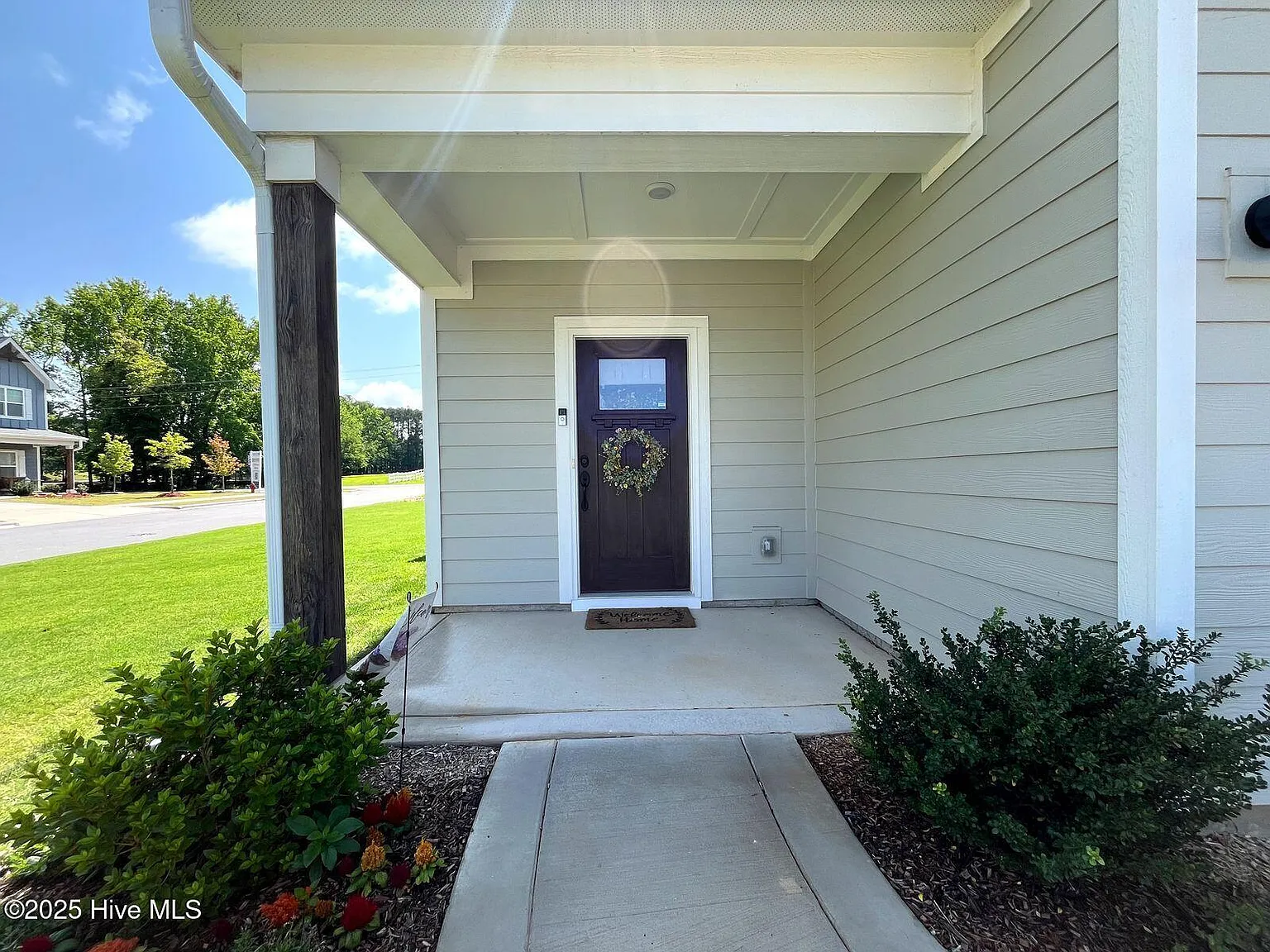 3 bed, 2.5 bath, 1877 sqft, $2,000 — Photo 2