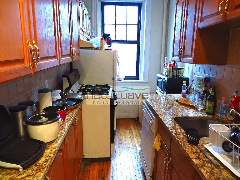 56 Queensberry St #18 — Photo 4