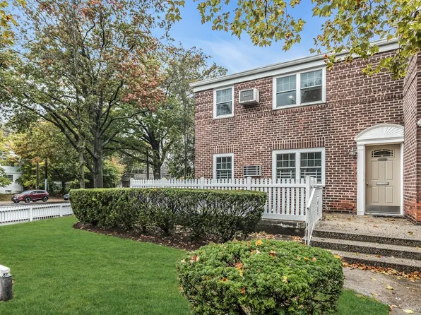 224-01 Kingsbury Avenue image 16 of 17