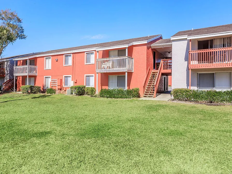 Crown Pointe Apartments