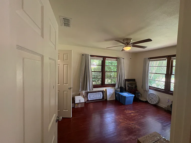 512 W Main St — Photo 31