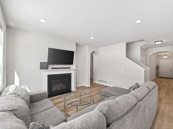 5th image of 8599 Oakview Way N