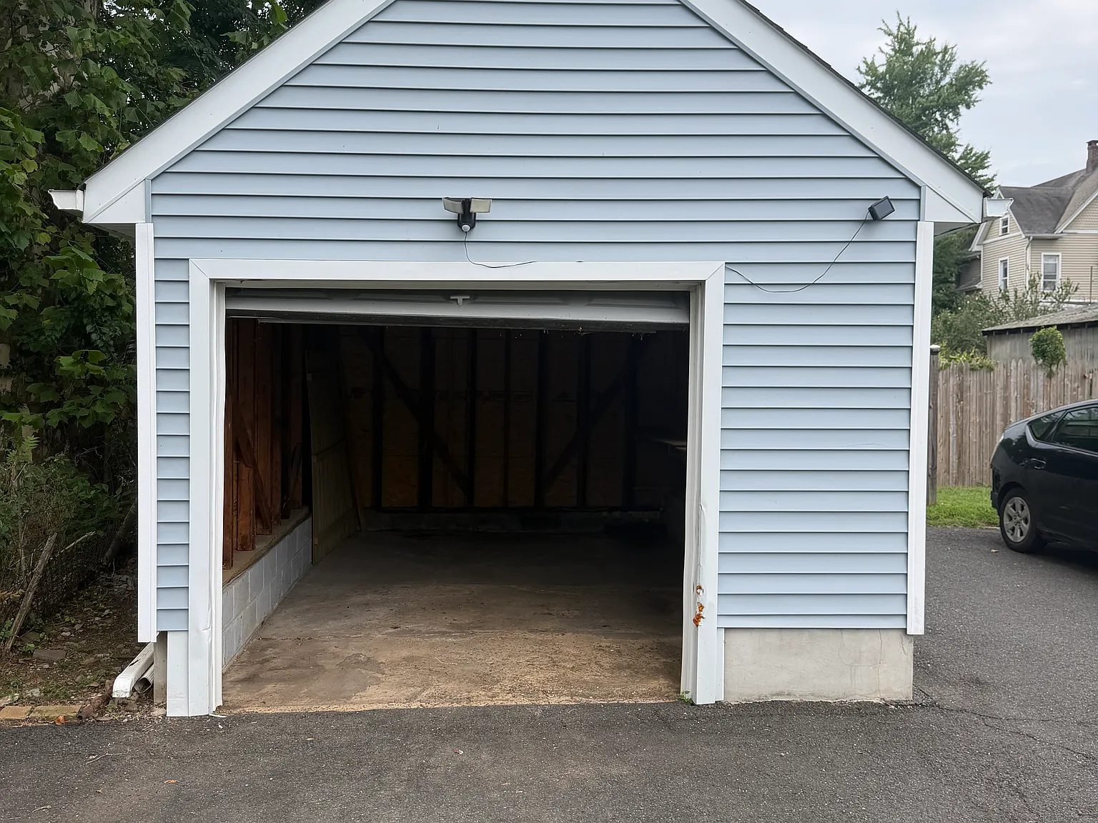Carlton Garage 2026 — Photo 1