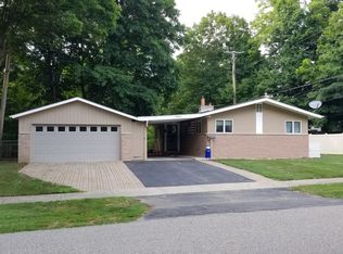 33412 Myrna St, Livonia, MI 48154