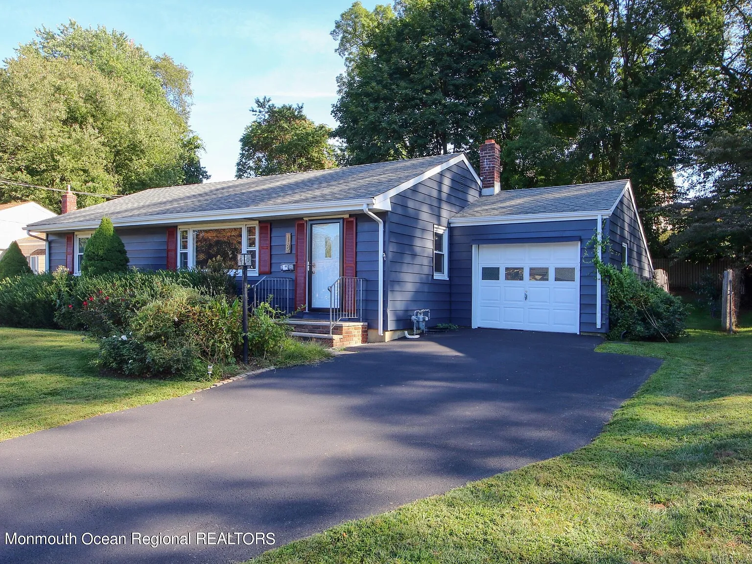3 bed, 864 sqft, $3,500 — Photo 3