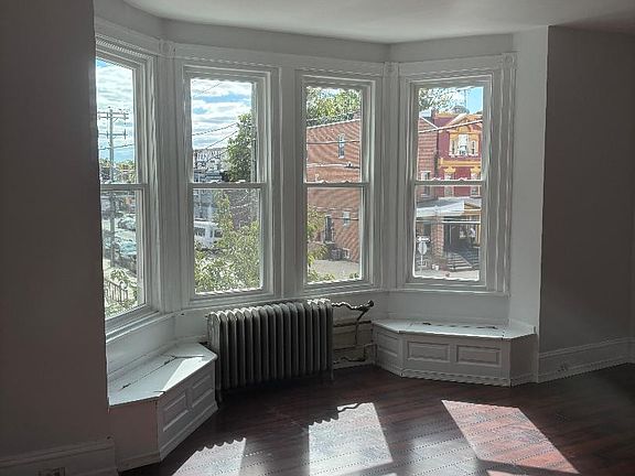5th image of 4843 Walton Ave Floor 2