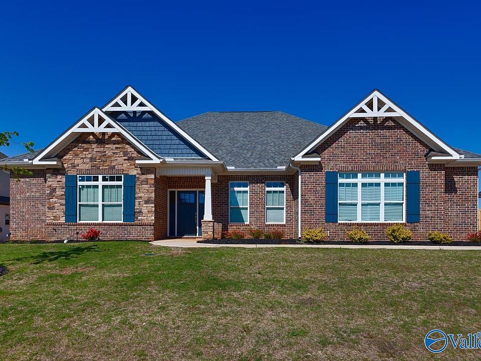 1st image of 220 Brier Estate Dr