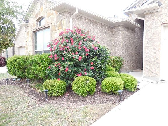 2nd image of 1104 Nora Ln