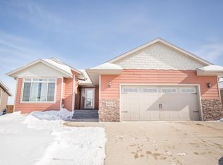 3605 Jolly Ct, Spirit Lake, IA 51360
