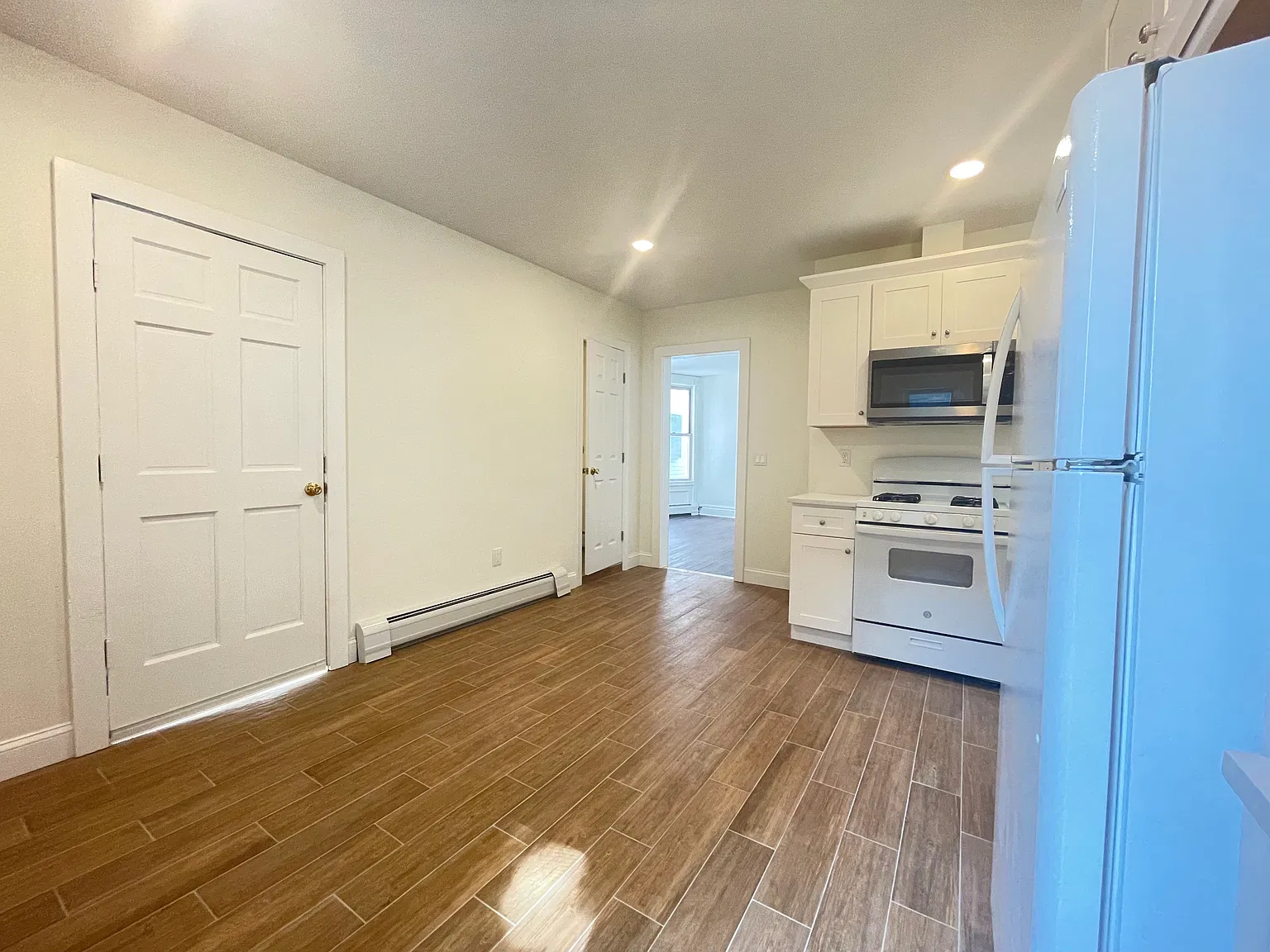 2 bed, 1000 sqft, $2,300 — Photo 4