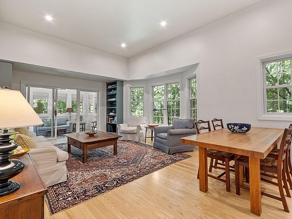 4th image of 36 Brewster Ln