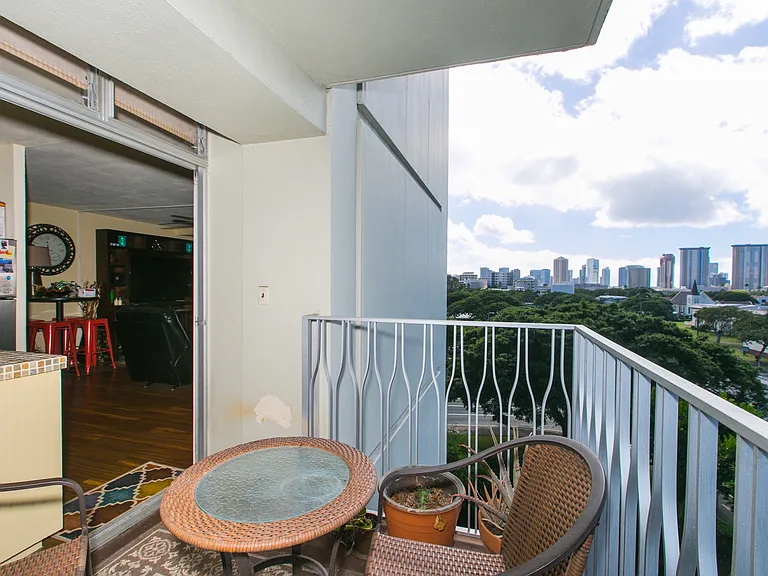 1511 Nuuanu Ave #639 — Photo 6