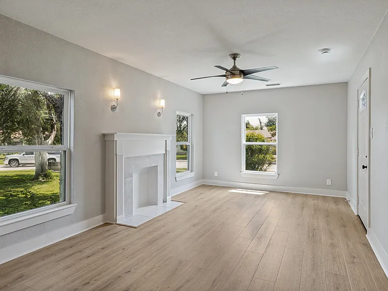 1217 Alaska Ave — Photo 4