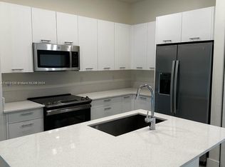 8001 41st St, Miami, FL 33166