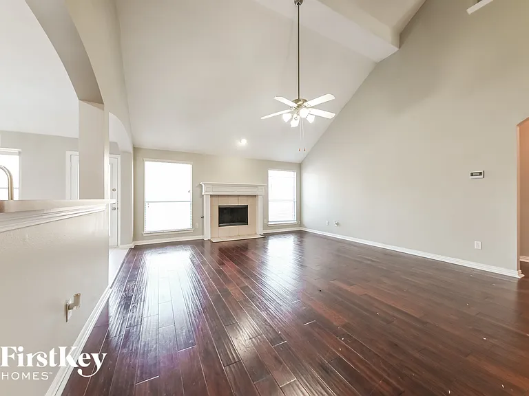 3108 Silver Creek Dr — Photo 4