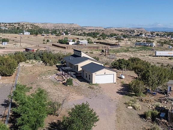 4th image of 949 Coyote Cir