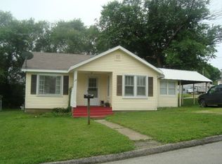 216 W 11th St, Mountain Grove, MO 65711