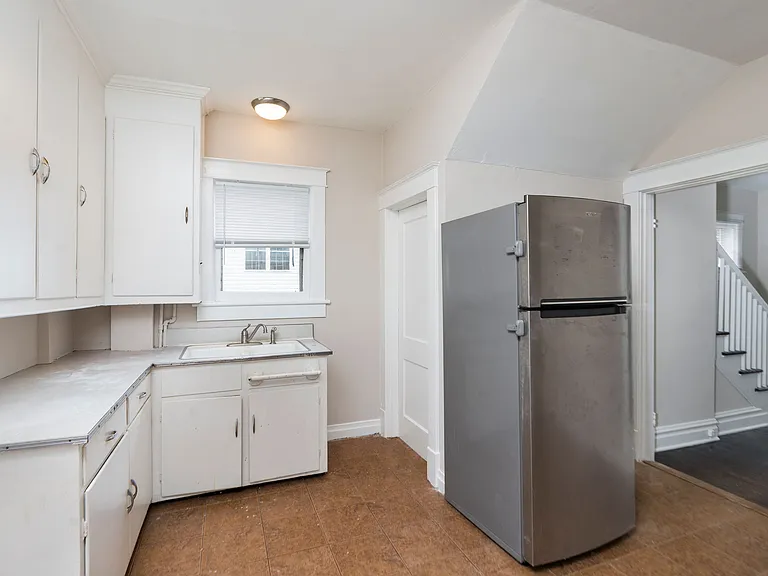 112 Biltmore St — Photo 8
