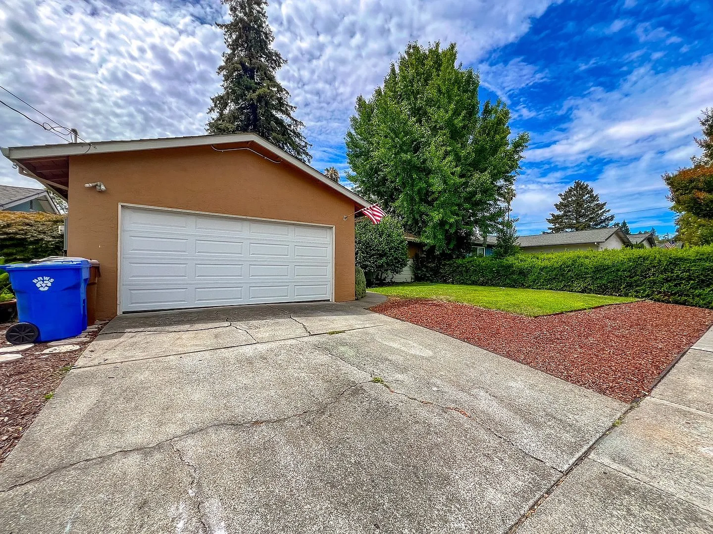 Charming Three Bedroom Home in North Napa — Photo 2