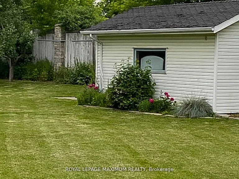 195 Gidleigh Park Cres W — Photo 29