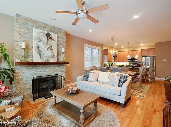 2nd image of 1440 N Maplewood Ave #1S