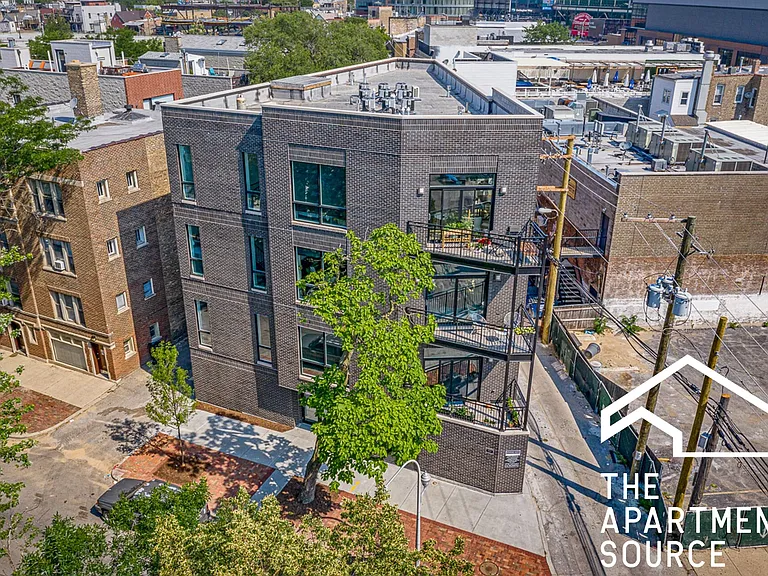 1052 W Cornelia Ave #302 — Photo 8