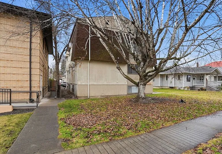 411 E Sinto Ave #201 — Photo 2