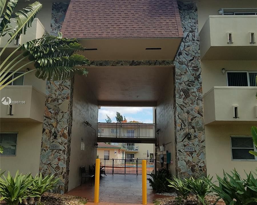 1st image of 7505 SW 82nd St APT 106
