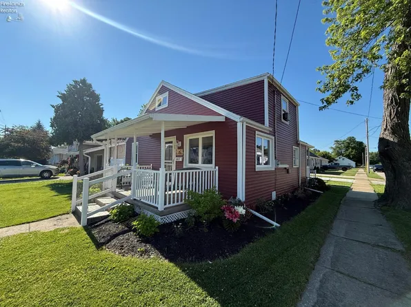 902 E 2nd St, Pt Clinton, OH 43452