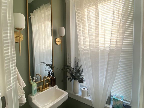 1st floor bathroom