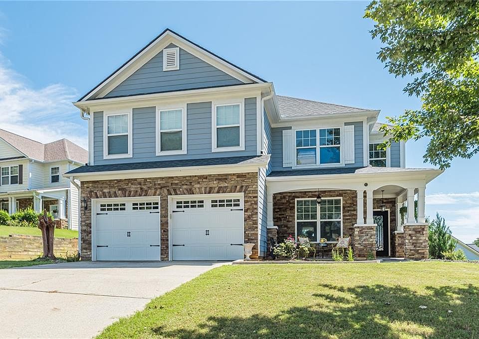 1st image of 302 Hampton Pl