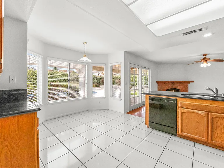 848 Devore Ave — Photo 22